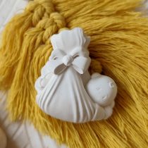 نوزاد داخل روسری